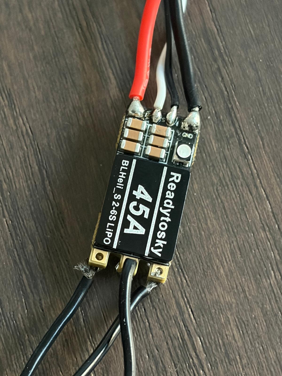 macro of the weapon esc, label reads readytosky 45a blheli_s 2-6s lipo