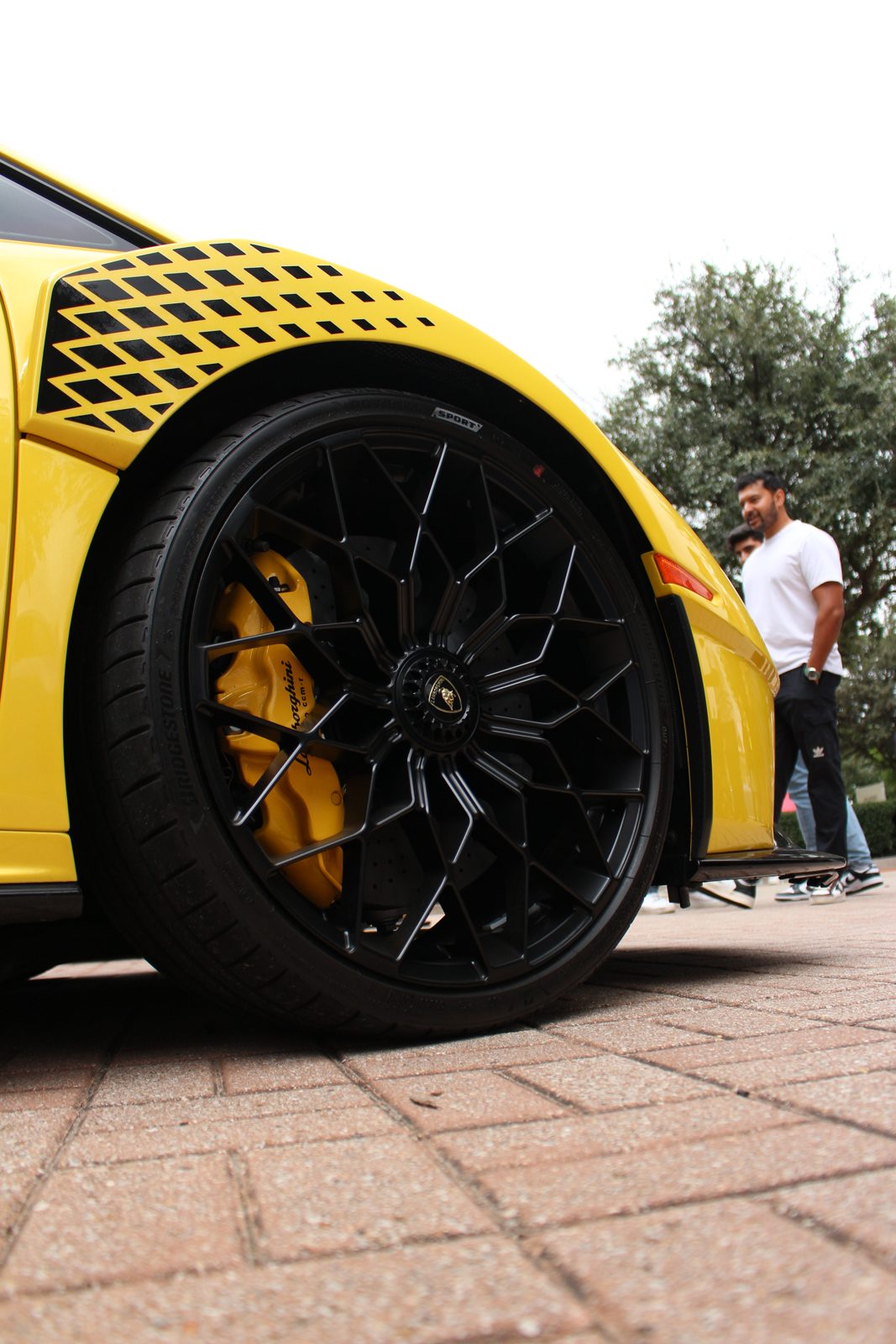 the yellow sto