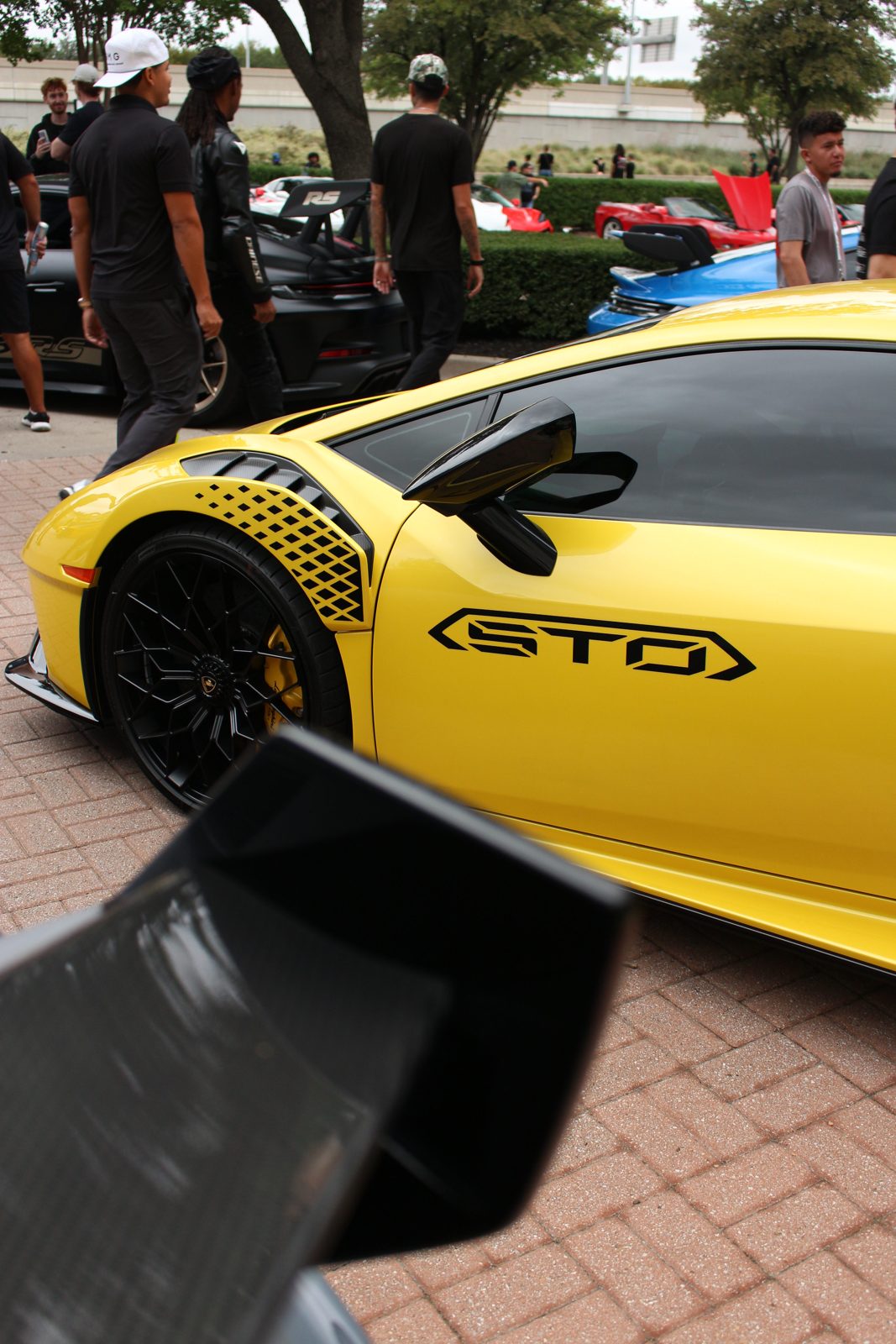 the yellow sto